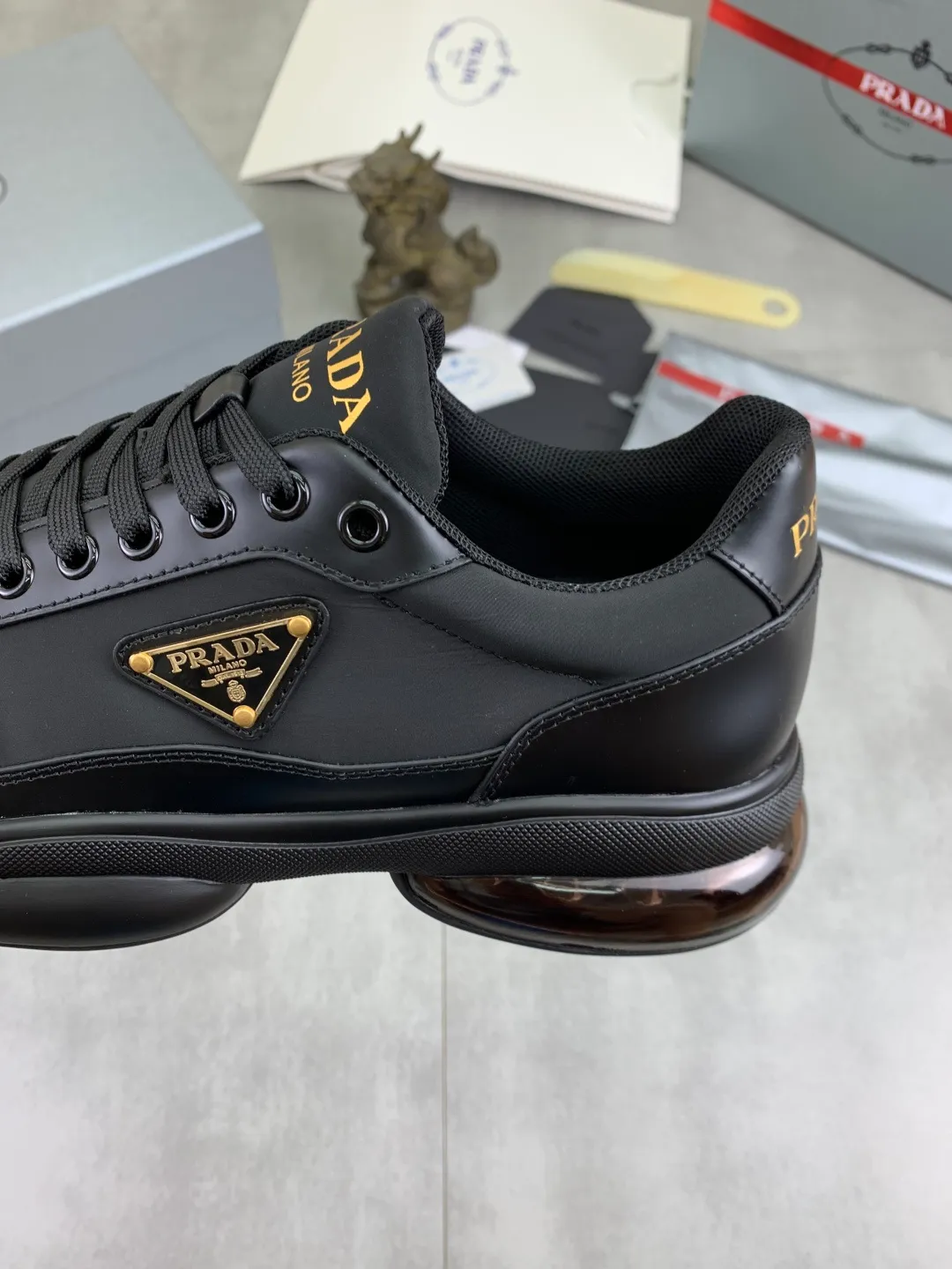 Men's men's shoes 💰P640 💰【New model】Top quality, new popular model on the official website, it will not go out of style for a hundred years, 🆘 The trendy brand (Prada) mainly promotes popular models, avant-garde and versatile fashionable men's shoes, private version molding, cowhide surface splicing 1:1 oil edge processing... fashionable and simple, original imported cowhide interior cowhide feet; the atmosphere and personality are more fashionable, eye-catching and pursuing class. It will subvert old ideas and be a must-have for fashionistas who want to spend time with you! Must keep it! High-end comfort, high-end quality workmanship. Size: 38-45 Various colors available. full package